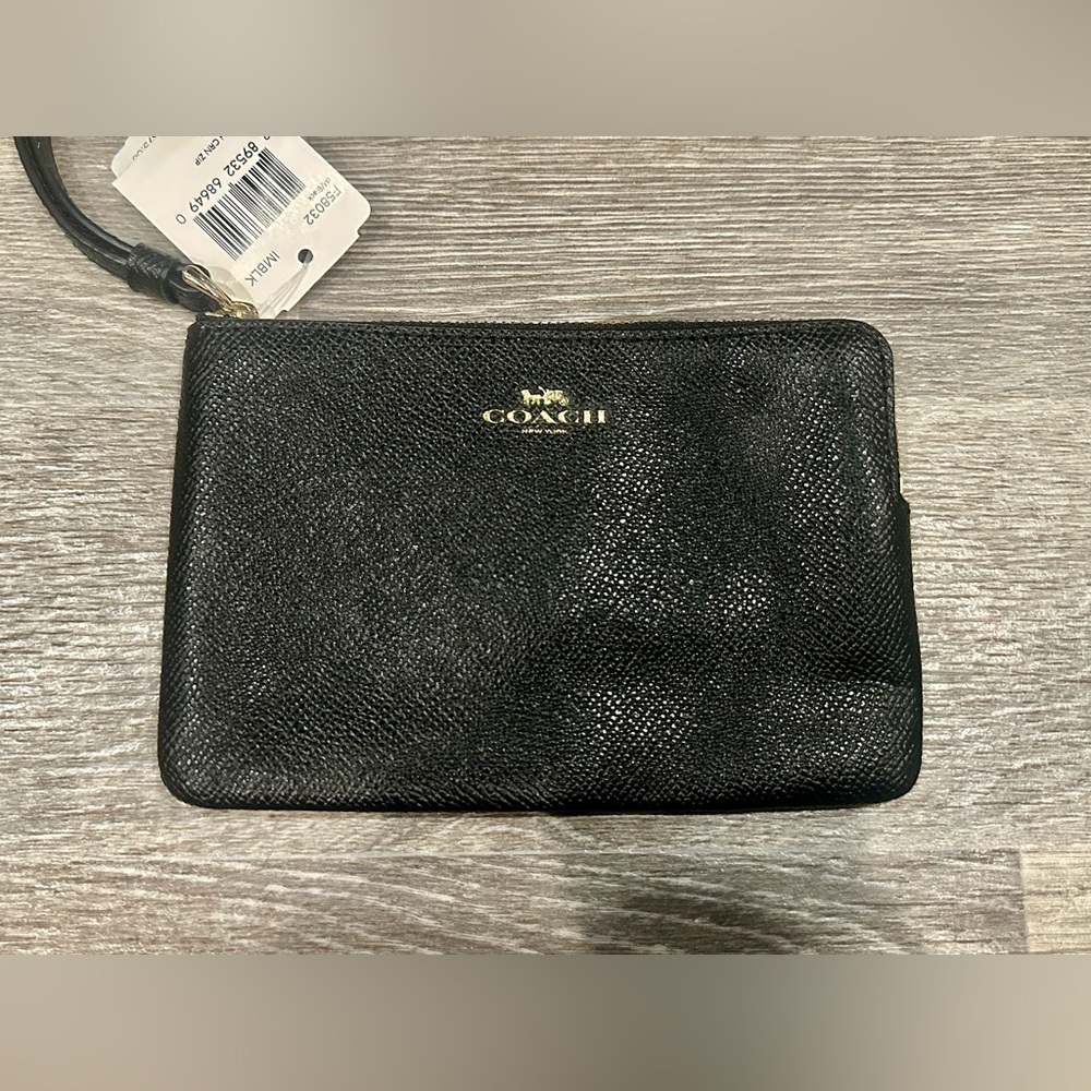 Coach corner zip black leather wristlet NWT